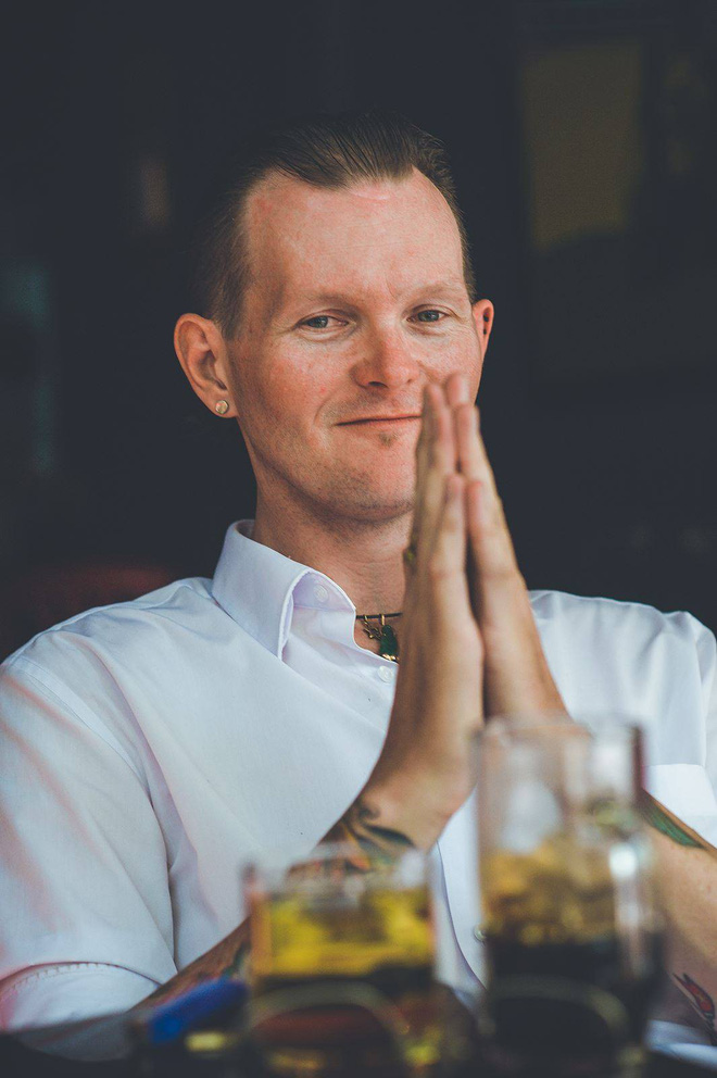 Tác giả bộ ảnh CSGT bắt cướp ở Sài Gòn 11 năm trước: Thật kì diệu vì họ có thể thuyết phục tên cướp buông kiếm đầu hàng-2