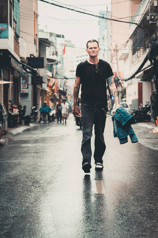 Tác giả bộ ảnh CSGT bắt cướp ở Sài Gòn 11 năm trước: Thật kì diệu vì họ có thể thuyết phục tên cướp buông kiếm đầu hàng-3