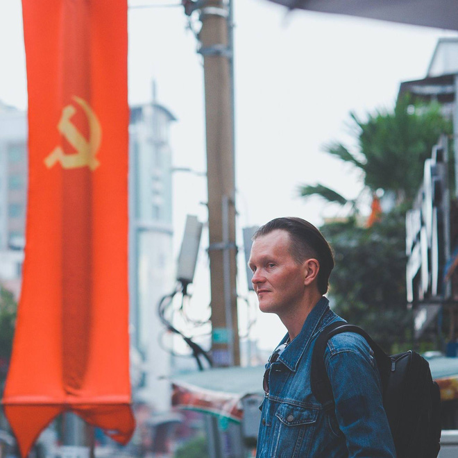 Tác giả bộ ảnh CSGT bắt cướp ở Sài Gòn 11 năm trước: Thật kì diệu vì họ có thể thuyết phục tên cướp buông kiếm đầu hàng-4