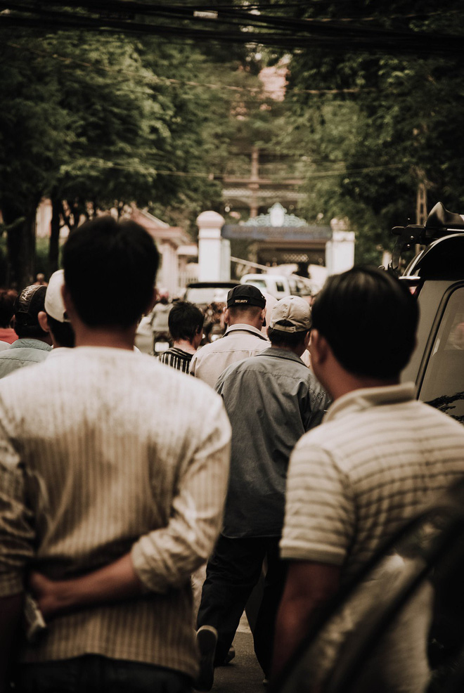 Tác giả bộ ảnh CSGT bắt cướp ở Sài Gòn 11 năm trước: Thật kì diệu vì họ có thể thuyết phục tên cướp buông kiếm đầu hàng-17