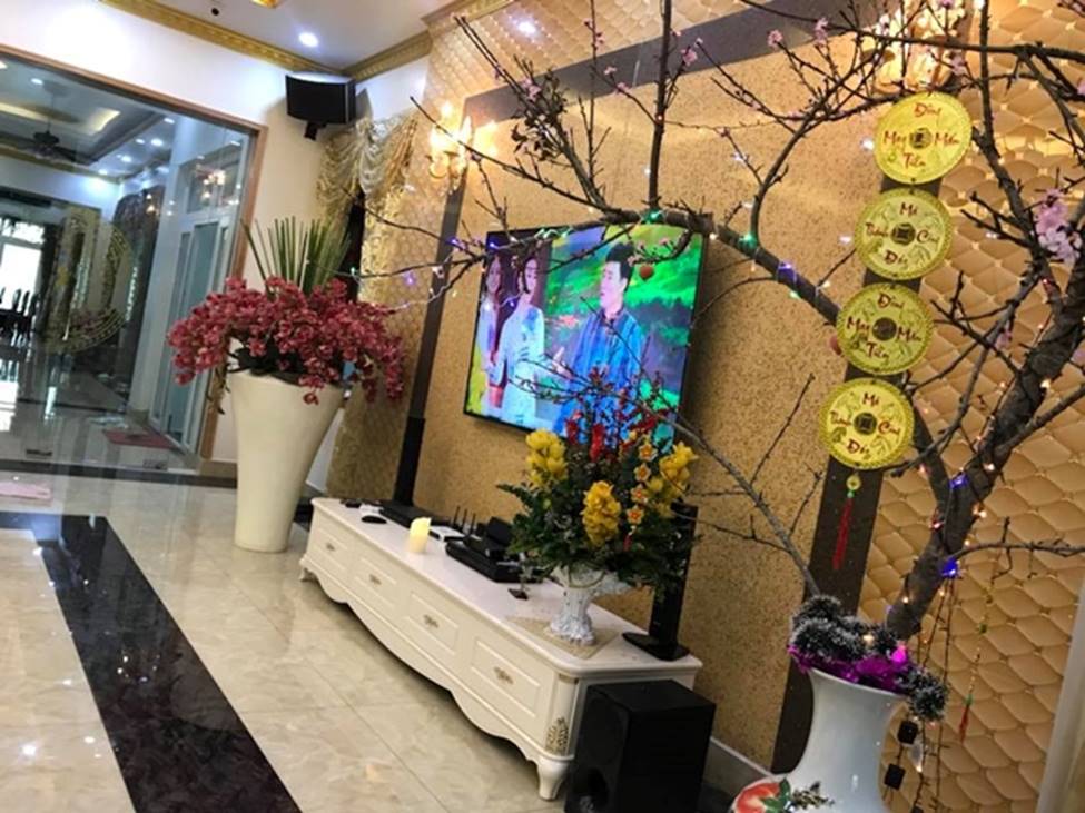 Người đẹp Phan Thiết từng đi bưng bê, rửa chén đến bà hoàng làm vợ đại gia, ở biệt thự 40 tỷ-10