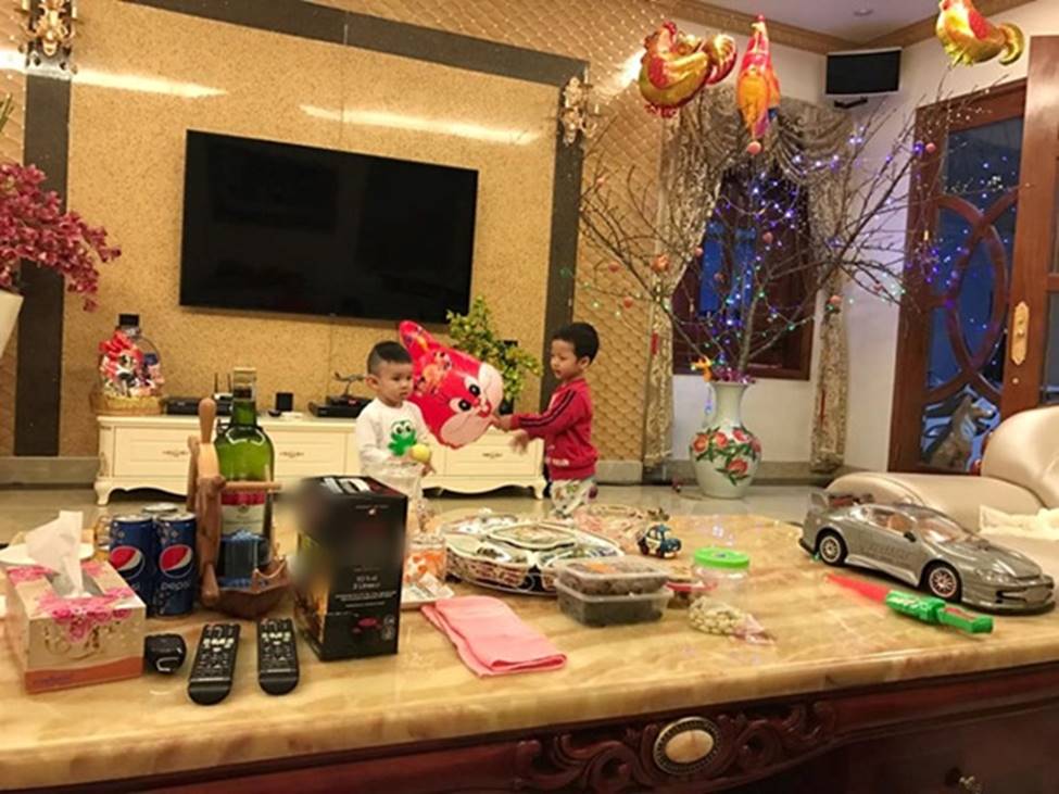 Người đẹp Phan Thiết từng đi bưng bê, rửa chén đến bà hoàng làm vợ đại gia, ở biệt thự 40 tỷ-11