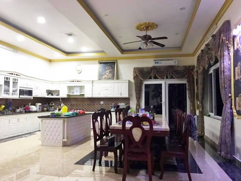 Người đẹp Phan Thiết từng đi bưng bê, rửa chén đến bà hoàng làm vợ đại gia, ở biệt thự 40 tỷ-13