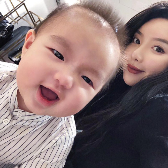Đang xem livestream mua quần áo, vợ sững sờ phát hiện chồng ngoại tình nhưng đã chốt 1 câu khiến anh tái mặt-1