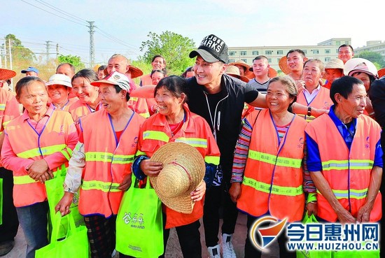 Triển Chiêu Hà Gia Kính: Soái ca lừng lẫy một thời giờ thành ông chú tuổi 59 cô độc giữa gia tài hàng trăm tỷ-11