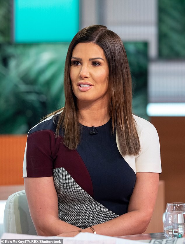 Nụ hôn môi của David Beckham với con gái làm cả cư dân mạng lẫn các sao tranh cãi nảy lửa-9