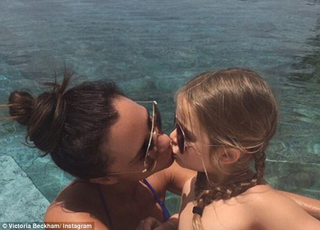 Nụ hôn môi của David Beckham với con gái làm cả cư dân mạng lẫn các sao tranh cãi nảy lửa-12
