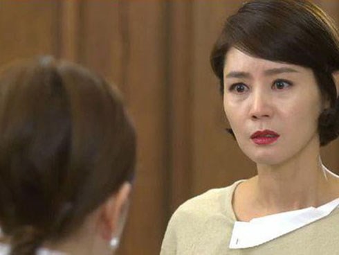 Mẹ chồng bỗng dưng dẫn người yêu cũ của con trai về nhà rồi tuyên bố một câu khiến nàng dâu chết sững