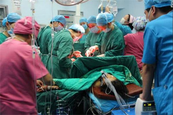 Nhập viện sinh con khi mang thai 8 tháng, người mẹ ra đi mãi sau một tiếng ho-1