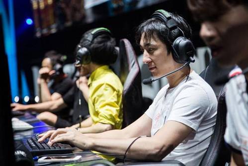 Vương Tư Thông: Thiếu gia cho chó đeo đồng hồ tiền tỷ, đùa giỡn vô số chân dài-5