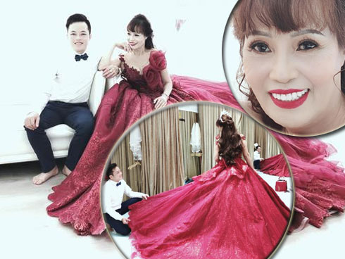 Cô dâu 62 tuổi tâm sự vợ chồng từng sốc, nằm ôm nhau khóc 2 ngày khi đọc được 4.000 bình luận ném đá sau một đêm tỉnh dậy-4