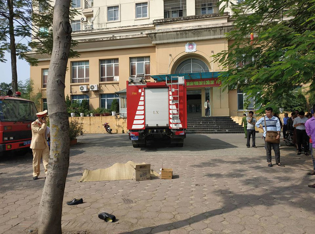 Xe máy và xe cứu hoả va chạm nhau, một người tử vong tại chỗ-3