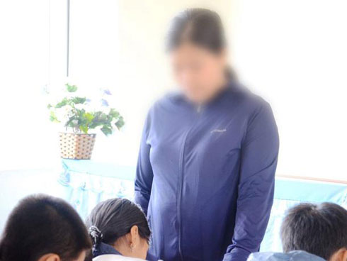 Phụ huynh chụp được ảnh bé trai 4 tuổi bị buộc dây vào người ở trường, giáo viên nói: Ai đó đã làm việc này để đổ oan chúng tôi-8