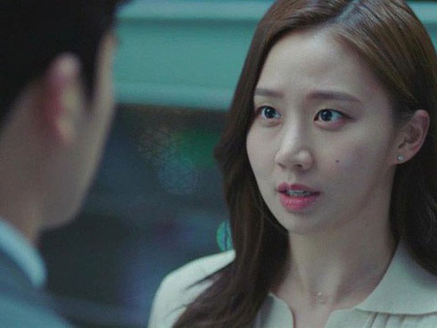 Bí mật cuốn sổ tiết kiệm 5 tỷ chồng giấu trên nóc tủ khiến vợ chết lặng vì sự thật lâu nay-3