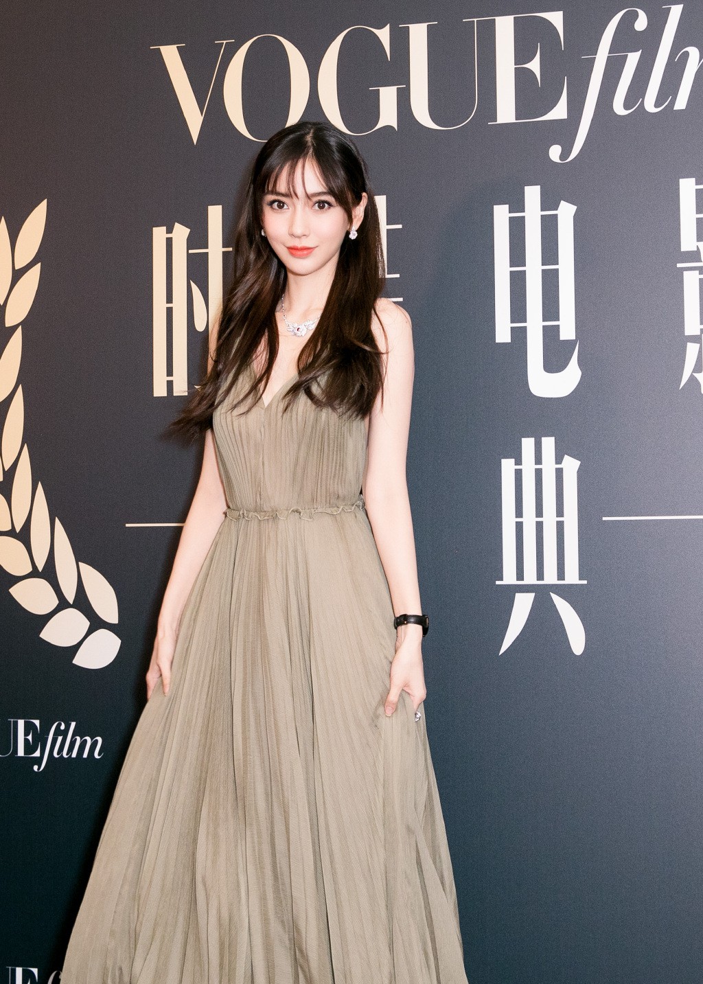 Sửa váy giống Angela Baby, Suzy lại đưa ra câu hỏi khó: Gầy hay béo mới giúp bạn đạt đến cảnh giới mặc đẹp?-4