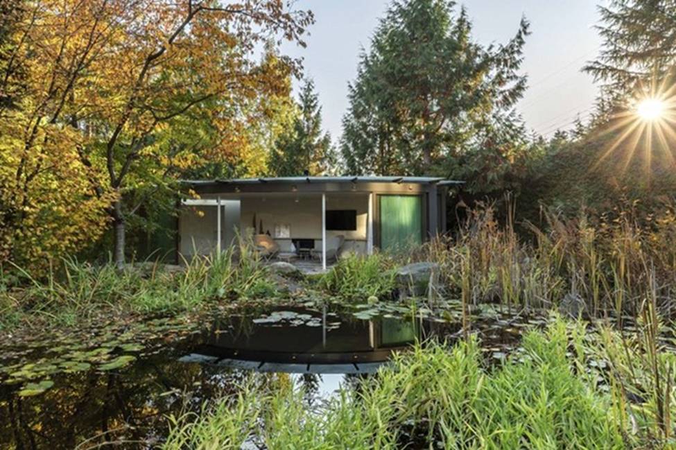 Lạ đời căn nhà 300 tỷ như... dòng thác tuôn chảy-10