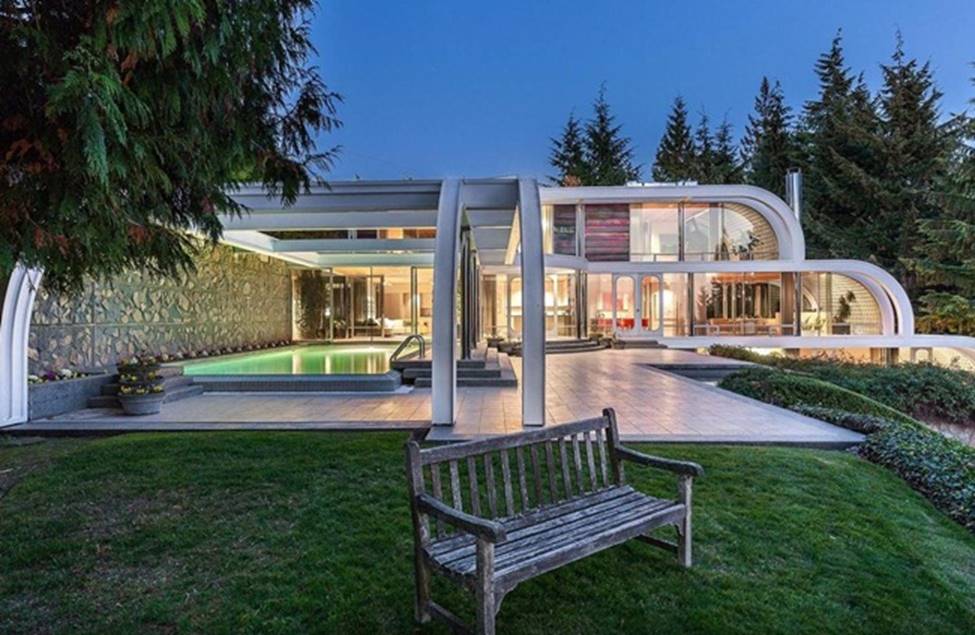 Lạ đời căn nhà 300 tỷ như... dòng thác tuôn chảy-11