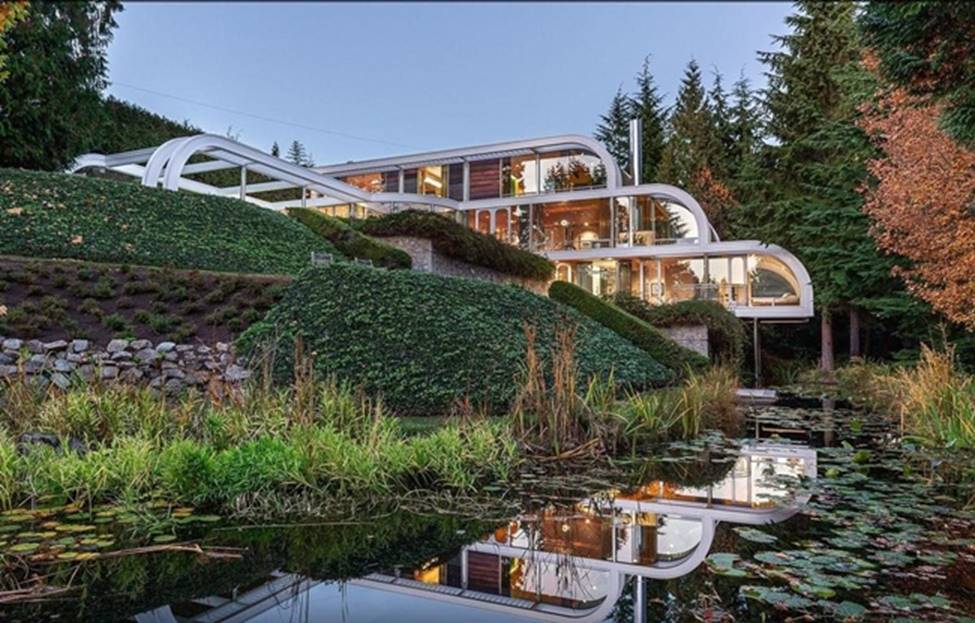 Lạ đời căn nhà 300 tỷ như... dòng thác tuôn chảy-12