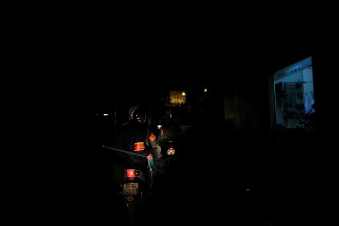 Tờ mờ sáng, theo chân đội bắt chó thả rông ở Hà Nội-4