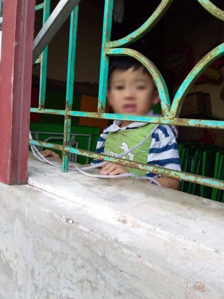 Phụ huynh chụp được ảnh bé trai 4 tuổi bị buộc dây vào người ở trường, giáo viên nói: Ai đó đã làm việc này để đổ oan chúng tôi-7