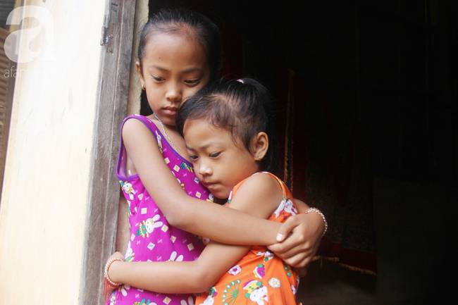 Xót cảnh mẹ bị câm điếc ú ớ rồi chết, hai đứa trẻ 6 và 9 tuổi mồ côi mẹ không có tiền đi học-8