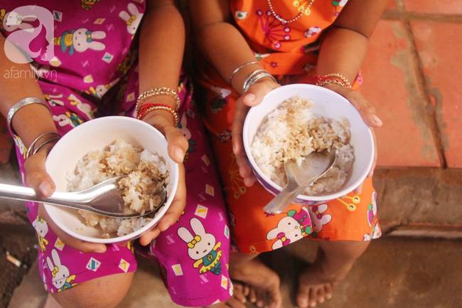 Xót cảnh mẹ bị câm điếc ú ớ rồi chết, hai đứa trẻ 6 và 9 tuổi mồ côi mẹ không có tiền đi học-14