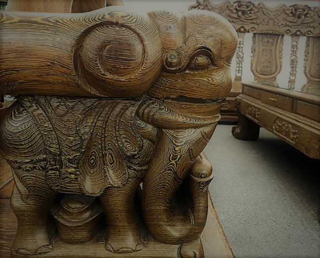 Đã mắt trước bộ bàn ghế gỗ mun đuôi công trị giá 3,2 tỷ đồng-11