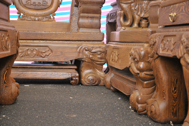 Đã mắt trước bộ bàn ghế gỗ mun đuôi công trị giá 3,2 tỷ đồng-13