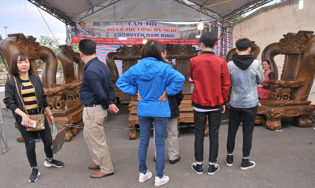 Đã mắt trước bộ bàn ghế gỗ mun đuôi công trị giá 3,2 tỷ đồng-15