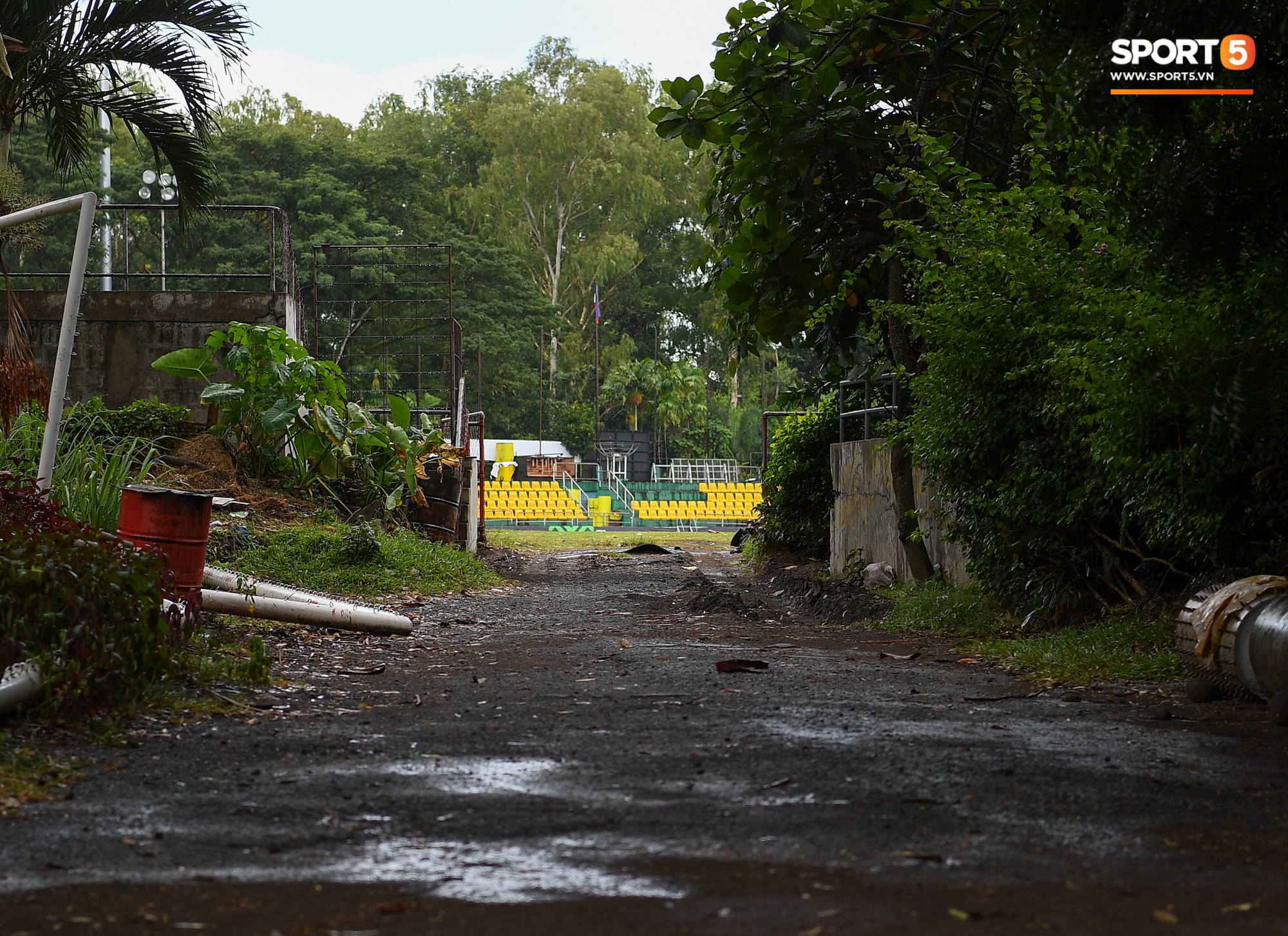 Sân thi đấu trận Philippines - ĐT Việt Nam: Tệ nhất AFF Cup 2018, khiến nhiều người rùng mình-2