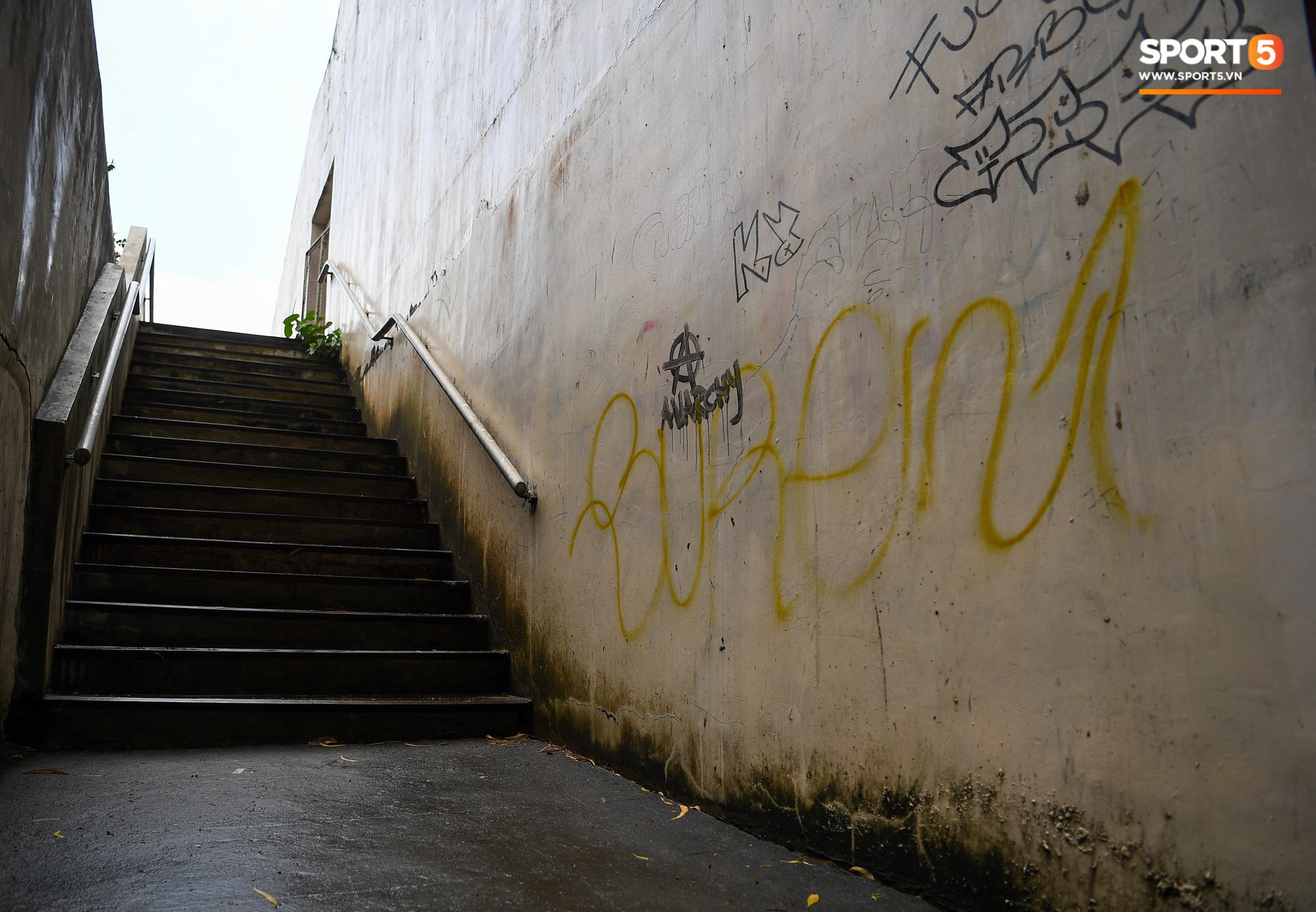 Sân thi đấu trận Philippines - ĐT Việt Nam: Tệ nhất AFF Cup 2018, khiến nhiều người rùng mình-14