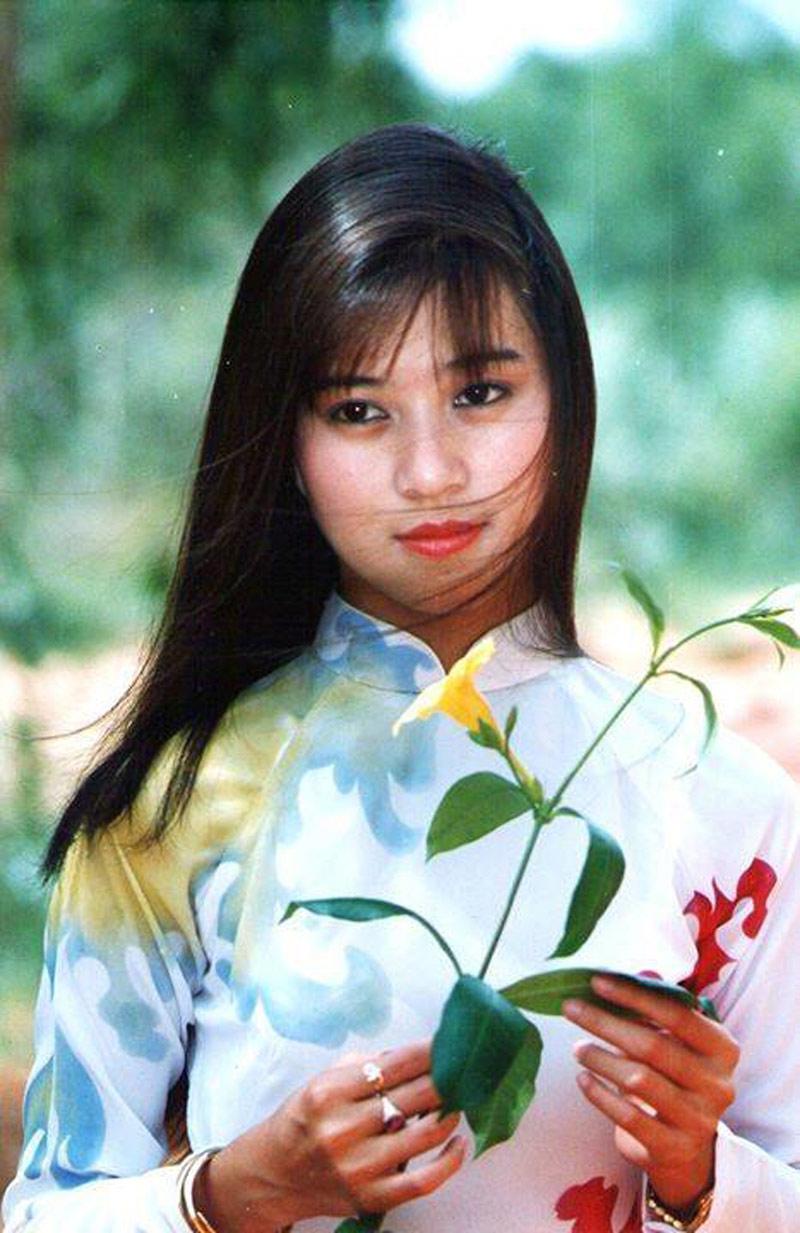 Những bóng hồng ảnh lịch xinh đẹp: người sợ vào viện dưỡng lão, người sống trong nhung lụa-5