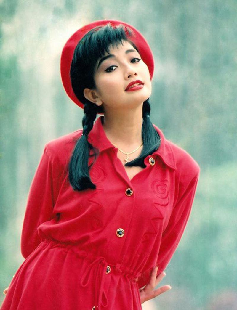 Những bóng hồng ảnh lịch xinh đẹp: người sợ vào viện dưỡng lão, người sống trong nhung lụa-8