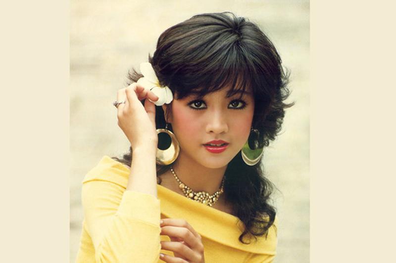 Những bóng hồng ảnh lịch xinh đẹp: người sợ vào viện dưỡng lão, người sống trong nhung lụa-9