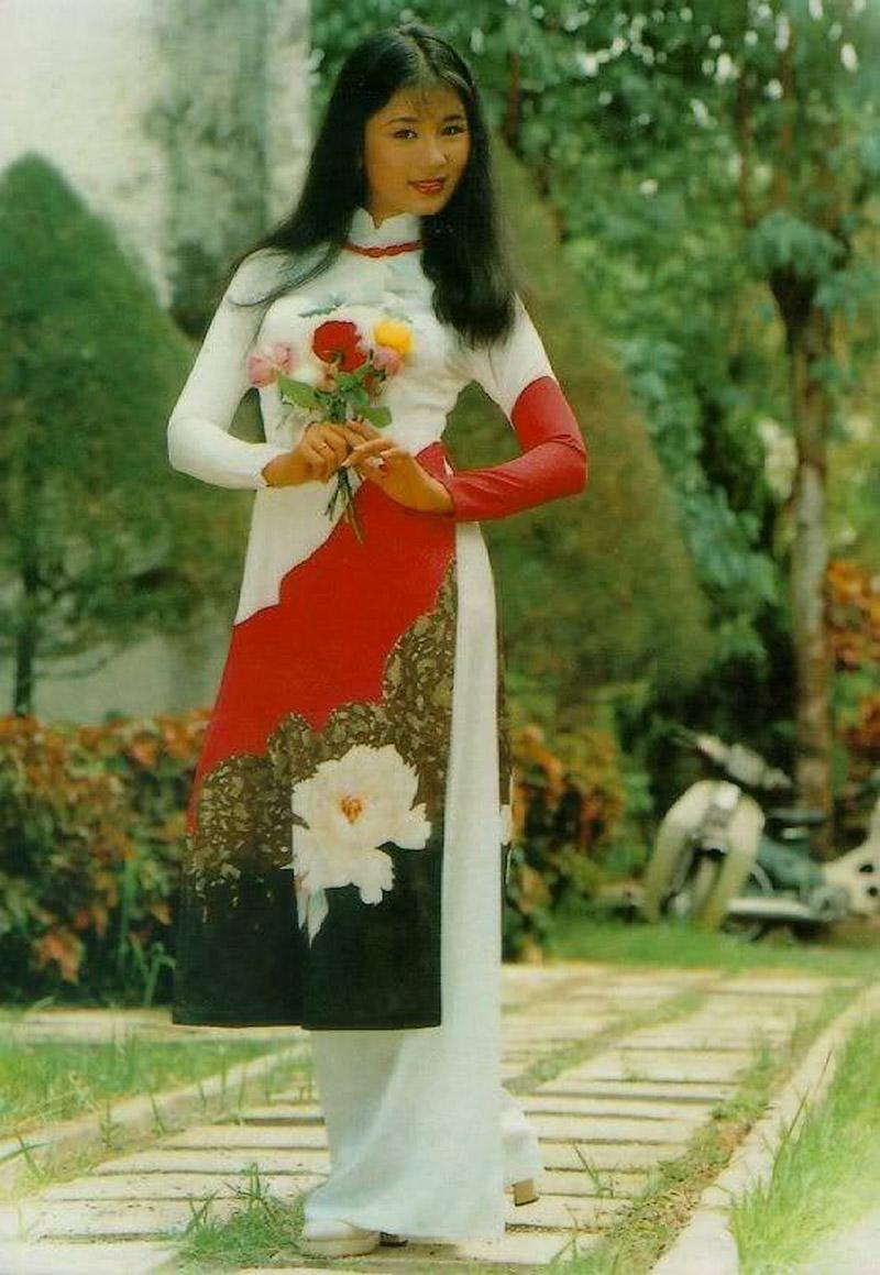 Những bóng hồng ảnh lịch xinh đẹp: người sợ vào viện dưỡng lão, người sống trong nhung lụa-15