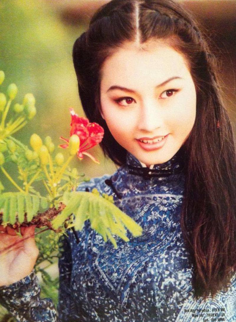 Những bóng hồng ảnh lịch xinh đẹp: người sợ vào viện dưỡng lão, người sống trong nhung lụa-16