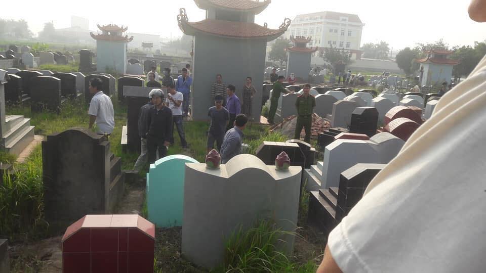Gần 100 ngôi mộ ở Hưng Yên bị kẻ xấu đập phá bát hương-2