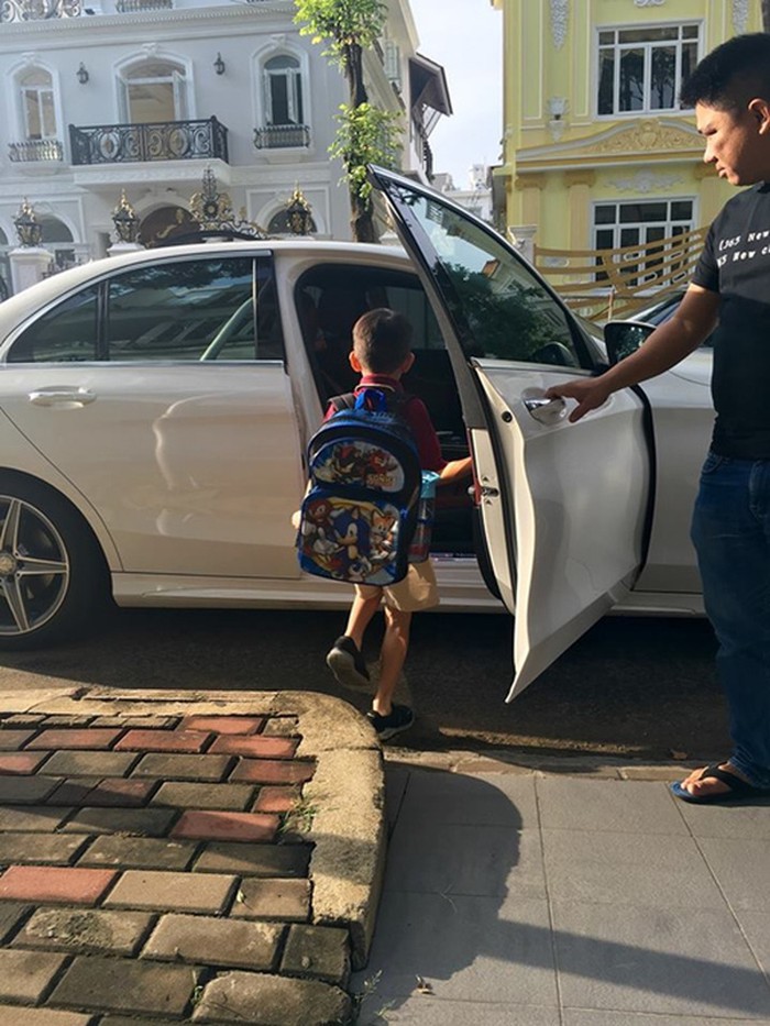 Cuộc sống của những cô chiêu, cậu ấm nhà sao Việt: Ở biệt thự triệu đô, học phí mỗi năm lên đến hàng trăm triệu-12