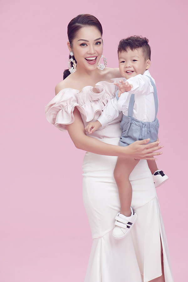 Dương Cẩm Lynh khoe vẻ đẹp mặn mà bên con trai kháu khỉnh-1