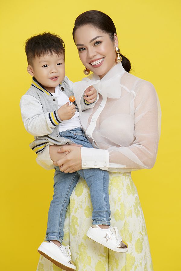 Dương Cẩm Lynh khoe vẻ đẹp mặn mà bên con trai kháu khỉnh-5