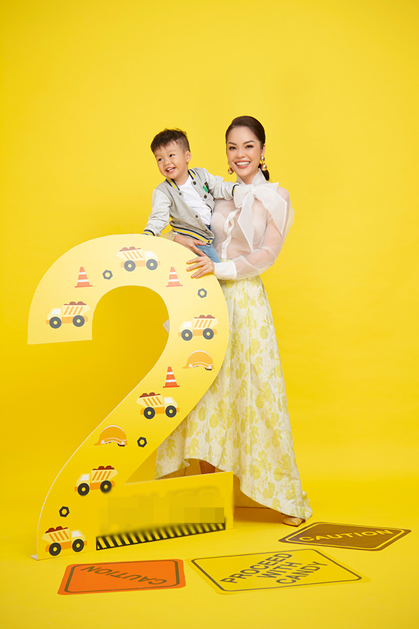 Dương Cẩm Lynh khoe vẻ đẹp mặn mà bên con trai kháu khỉnh-10