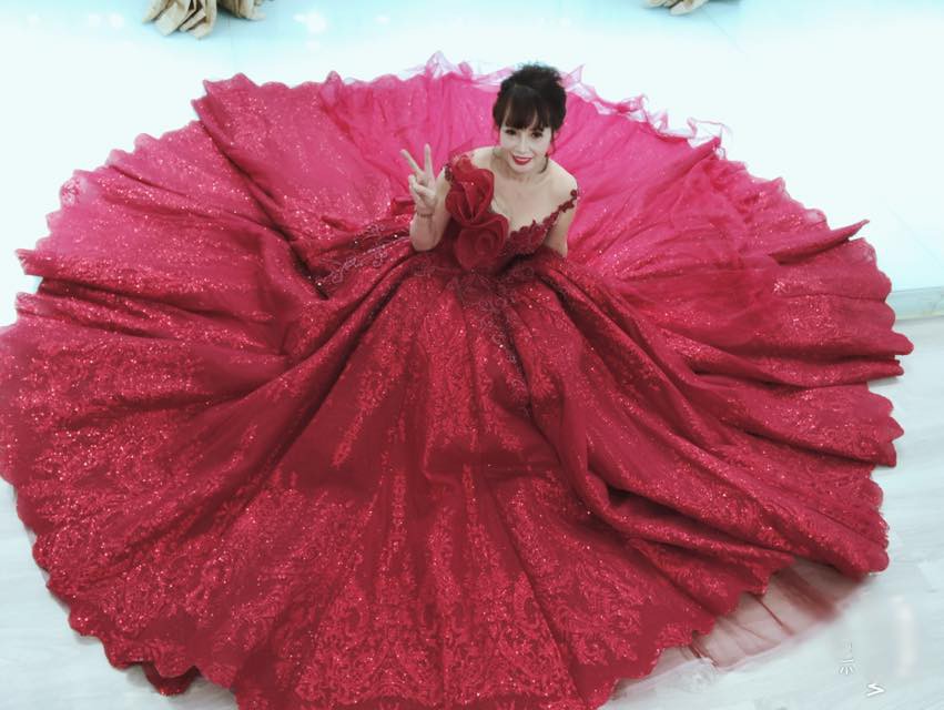 Cô dâu 62 tuổi tâm sự vợ chồng từng sốc, nằm ôm nhau khóc 2 ngày khi đọc được 4.000 bình luận ném đá sau một đêm tỉnh dậy-3