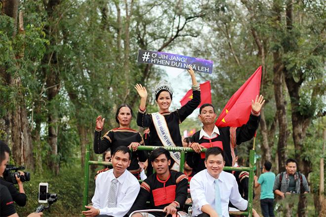 Nơi con gái thoải mái khoe ngực trần đẹp hoang dã hút hồn đàn ông-9