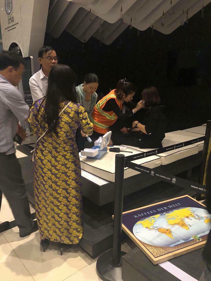 Hiện trường máy bay Vietjet gặp sự cố, hành khách nhảy cửa thoát hiểm-5