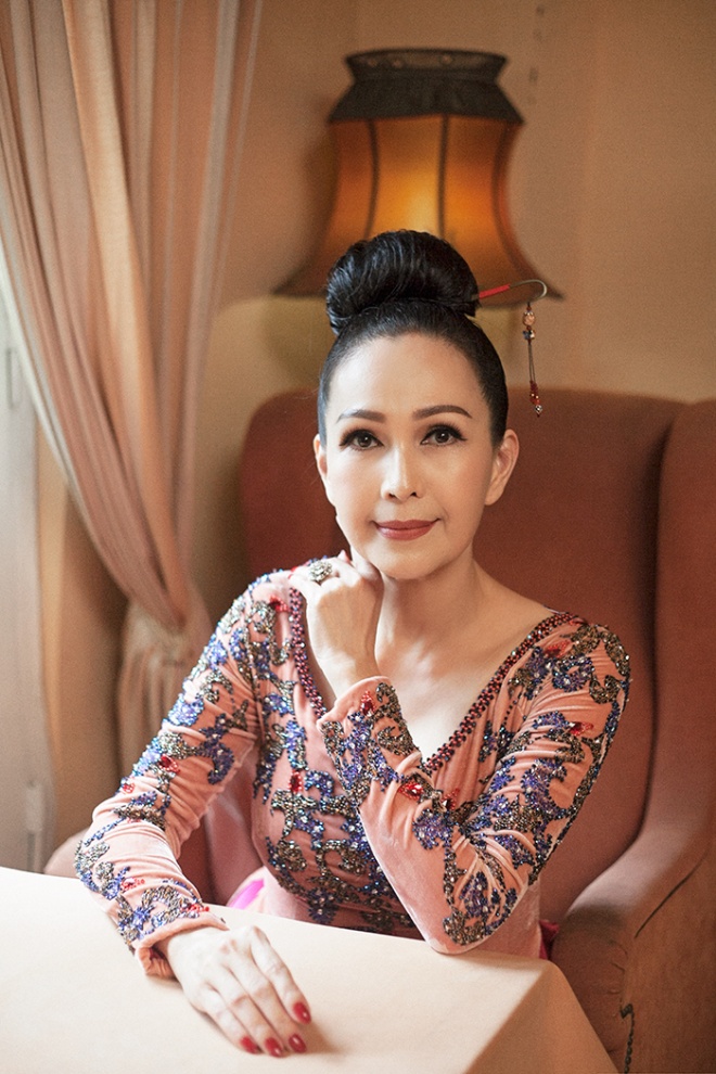 Ở tuổi U60, Diễm My vẫn đẹp xuất thần khi làm người mẫu ảnh-2