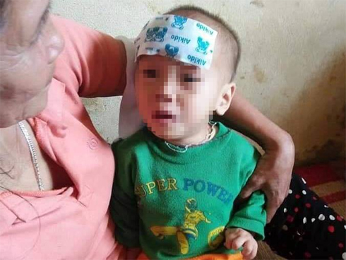 Hãi hùng thi thể bị dìm dưới nước bởi 5 thanh tre, 2 chân bị trói-2