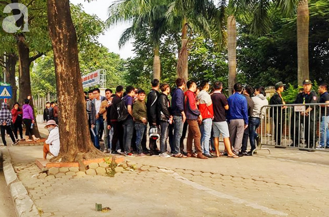 Cò vé sẵn sàng trả gấp 5 lần so với giá trị thật sau khi người hâm mộ nhận vé từ VFF-1