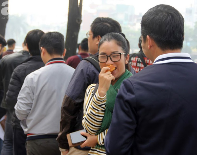 Cò vé sẵn sàng trả gấp 5 lần so với giá trị thật sau khi người hâm mộ nhận vé từ VFF-2