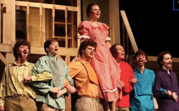 Vừa mổ não vừa hát vang, cô gái 19 tuổi khiến hàng triệu người thán phục-1