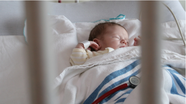 Có con từng nhiễm virus RSV, bà mẹ 3 con lên tiếng cảnh báo: Đừng mắc sai lầm khi chủ quan như tôi-1